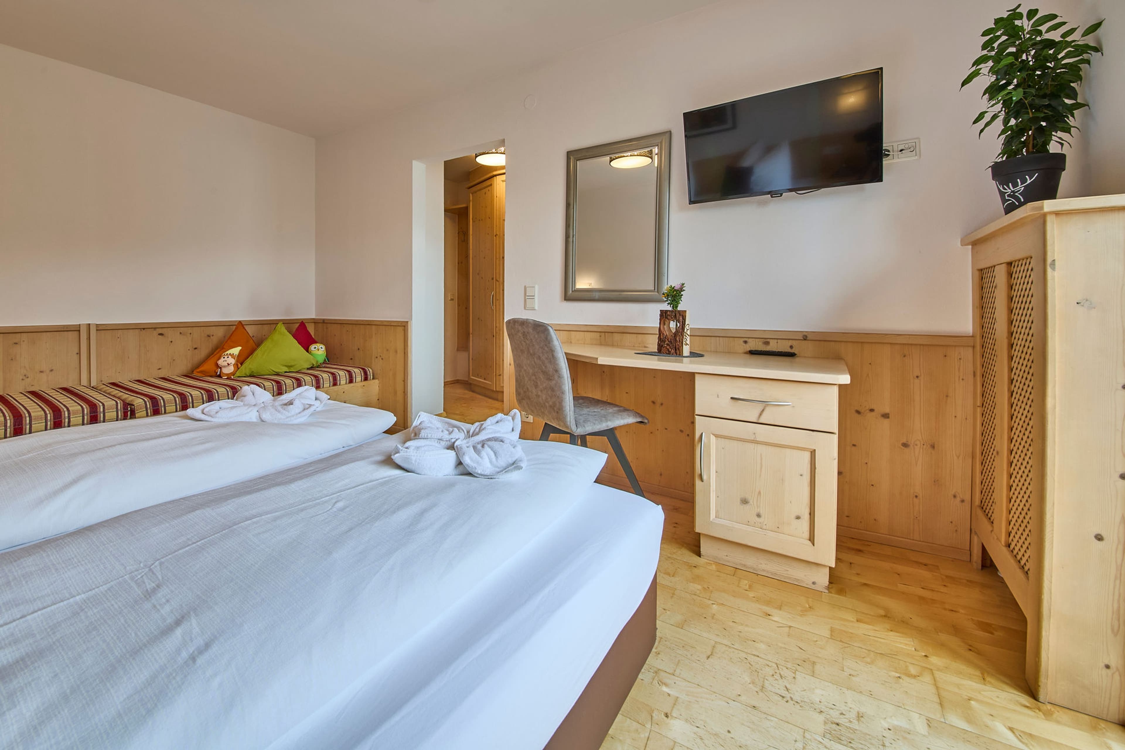 Platzhirsch - Dreibettzimmer Kat. C - inkl. Frühstück - Image 5