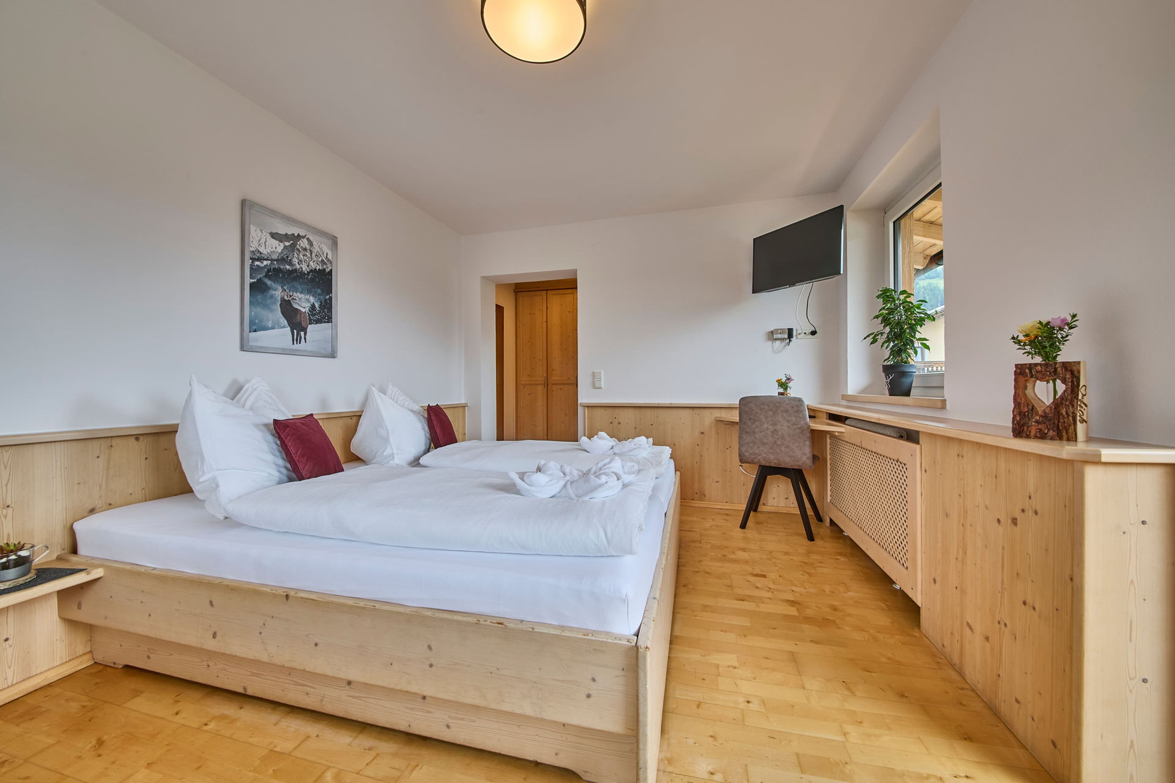 Platzhirsch - Dreibettzimmer Kat. D - inkl. Frühstück - Image 3