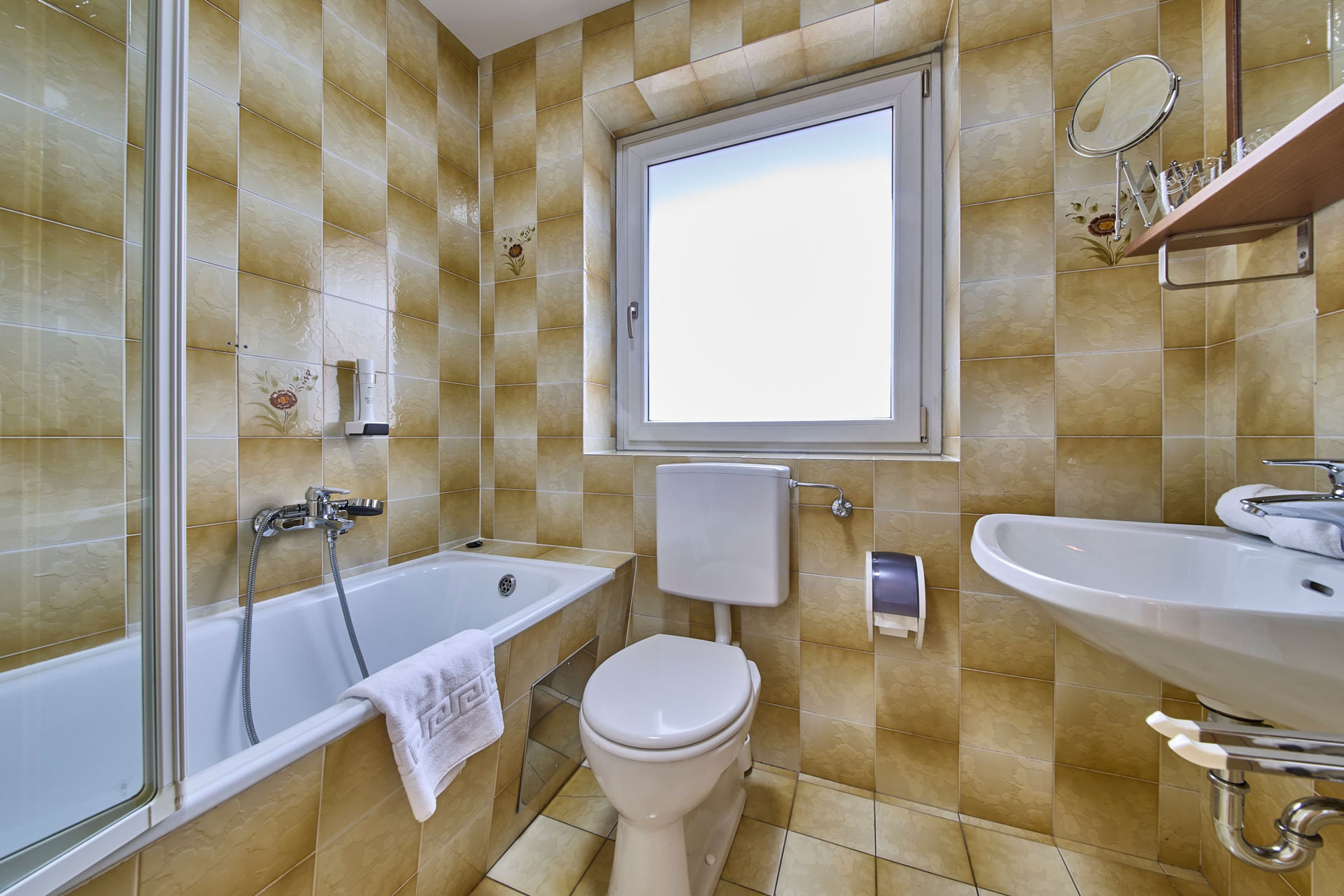 Platzhirsch - Dreibettzimmer Kat. D - inkl. Frühstück - 3