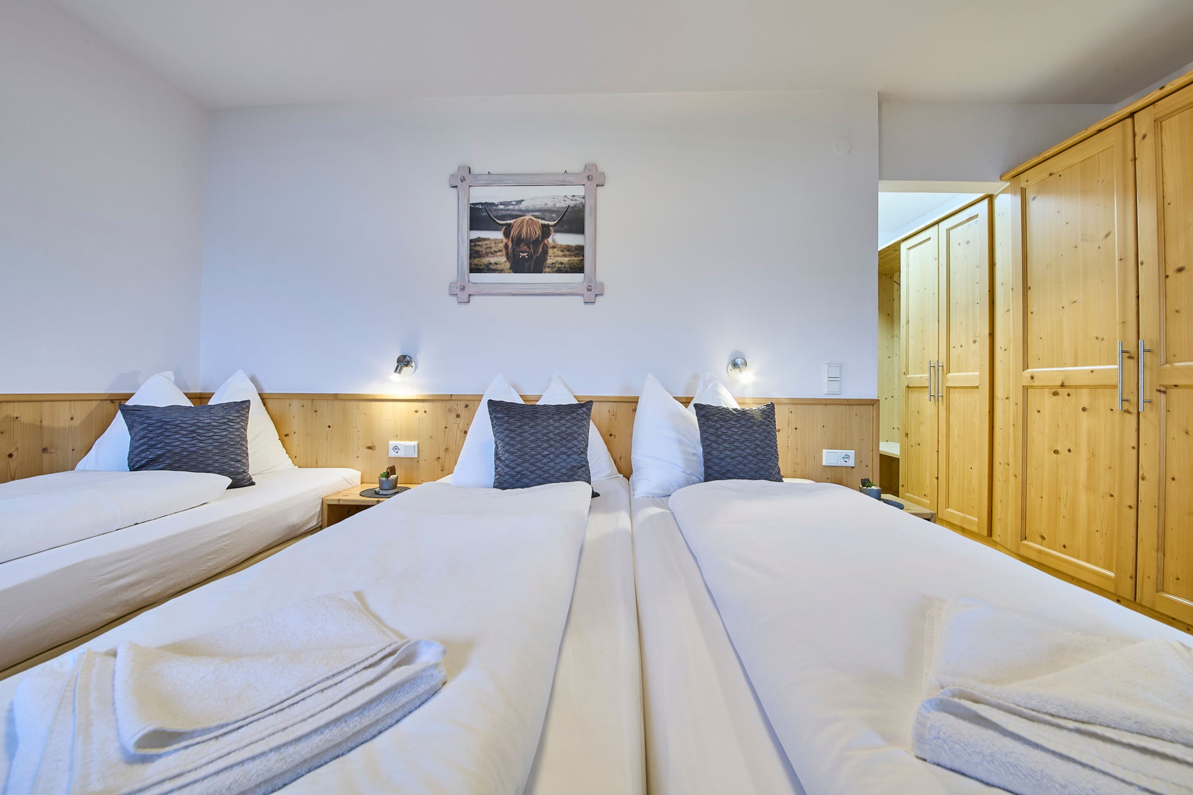 Platzhirsch - Dreibettzimmer Kat. A - inkl. Frühstück - Image 2