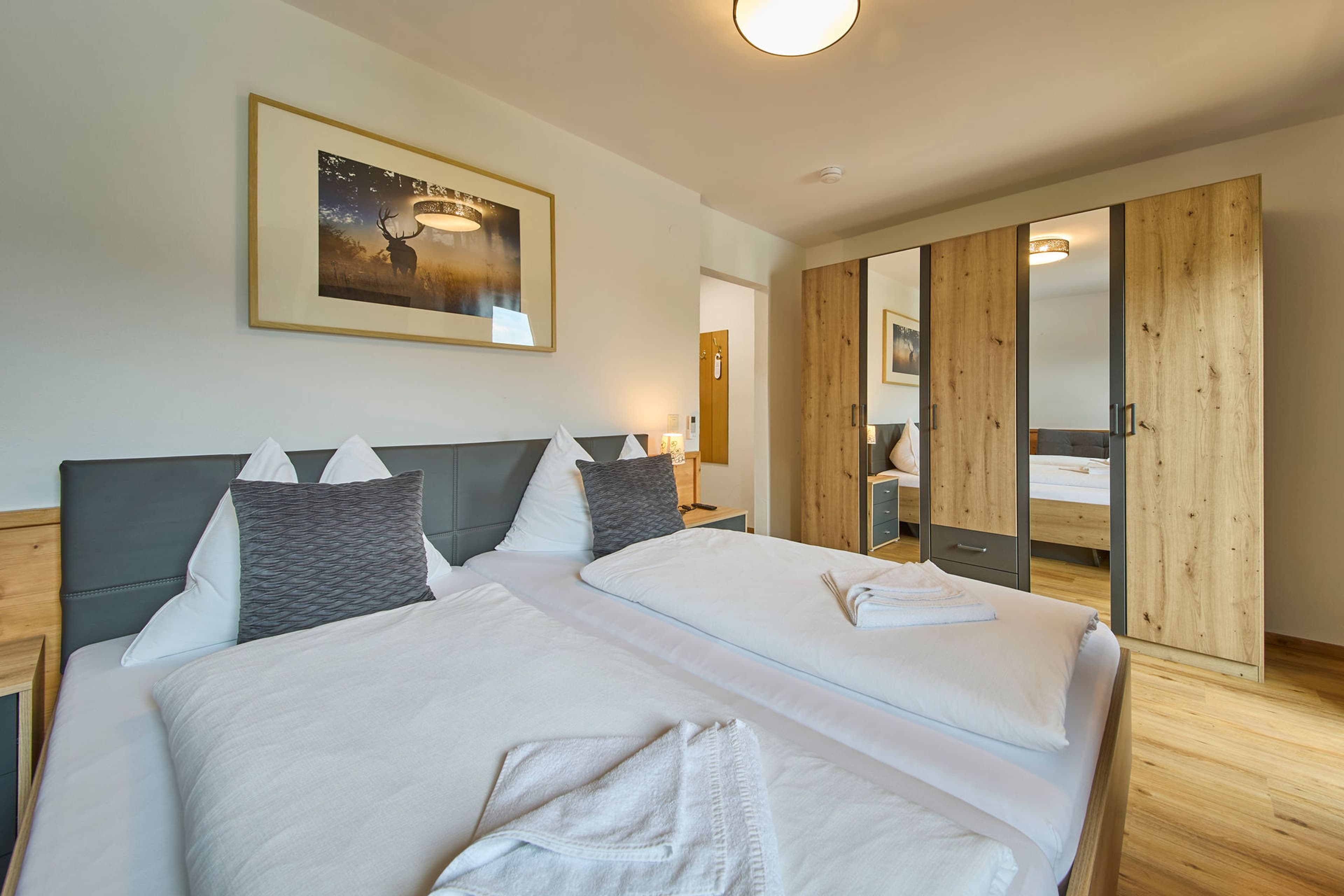 Platzhirsch - Dreibettzimmer Kat. E - inkl. Frühstück - Image 5