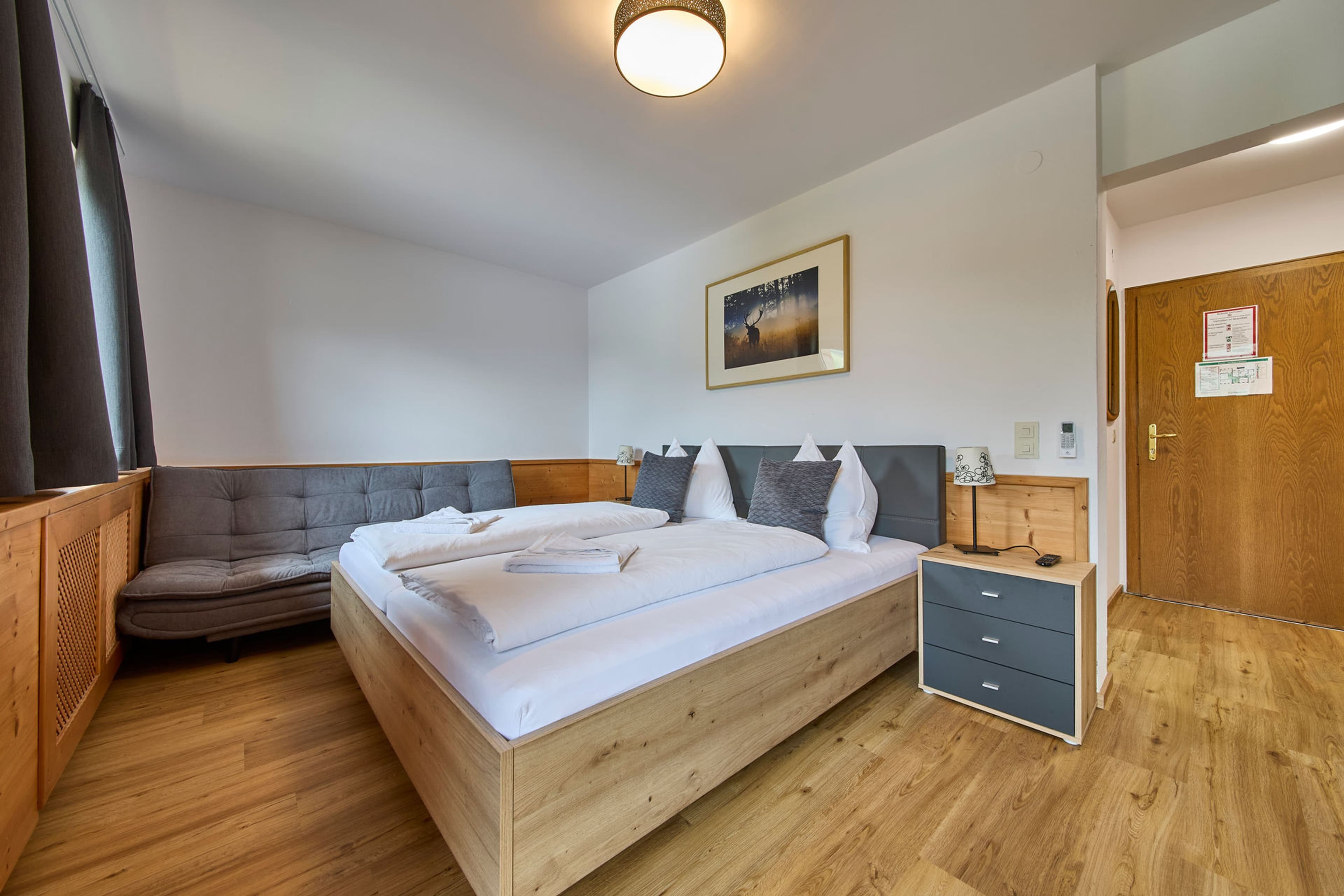 Platzhirsch - Dreibettzimmer Kat. E