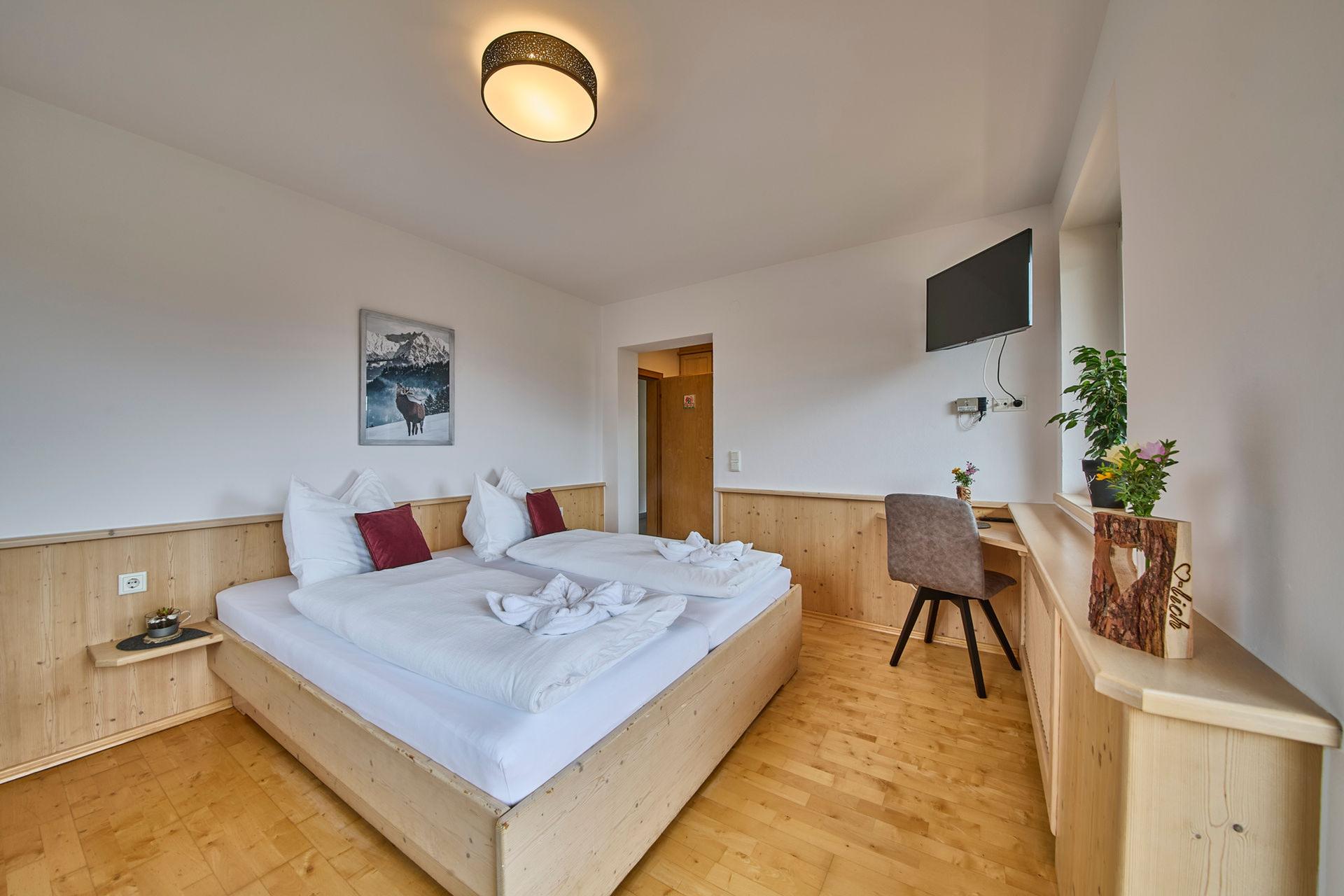 Platzhirsch · Dreibettzimmer Kat. D · inkl. Frühstück